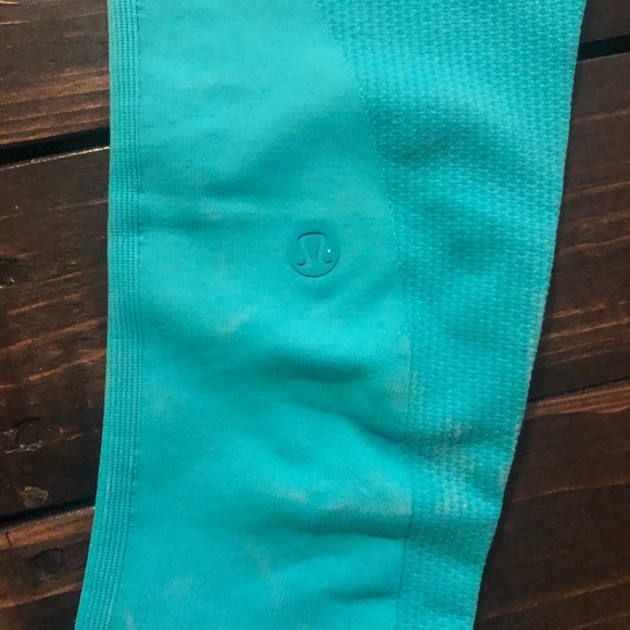 Lululemon high compression crops - Picture 3 of 5